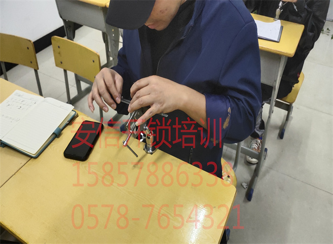 开锁学徒怎么才能把钱赚？