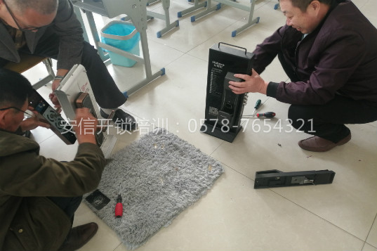 开锁学徒买工具找谁参考？